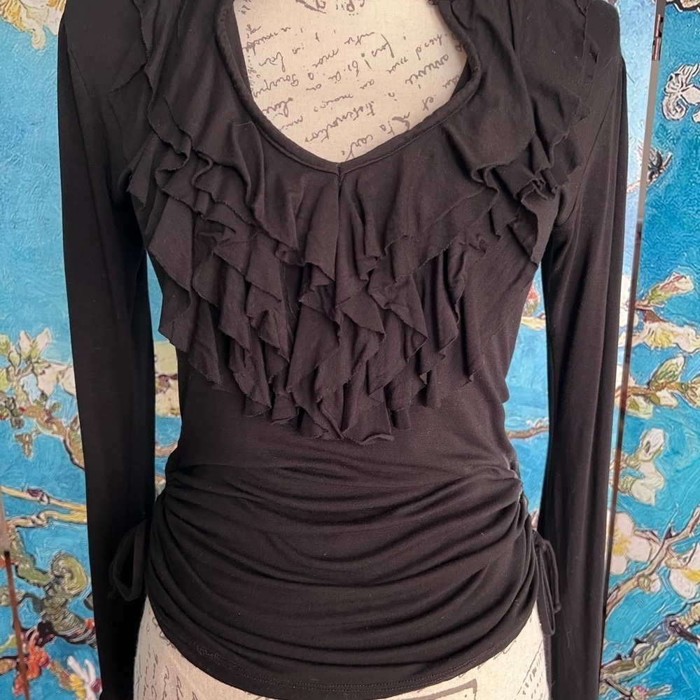 Ruffles SZ M, Arden B Back Rruffle and Ruched Blouse. 90% rayon 10% spandex. - Picture 5 of 9